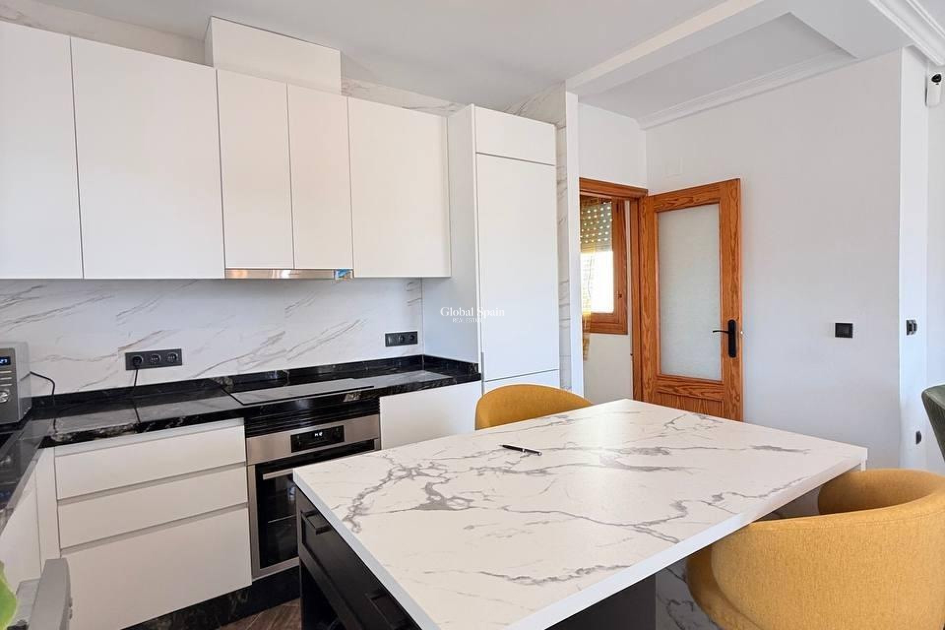 Odsprzedaż - PENTHOUSE -
TORREVIEJA - Playa del Cura