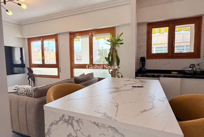 Odsprzedaż - PENTHOUSE -
TORREVIEJA - Playa del Cura