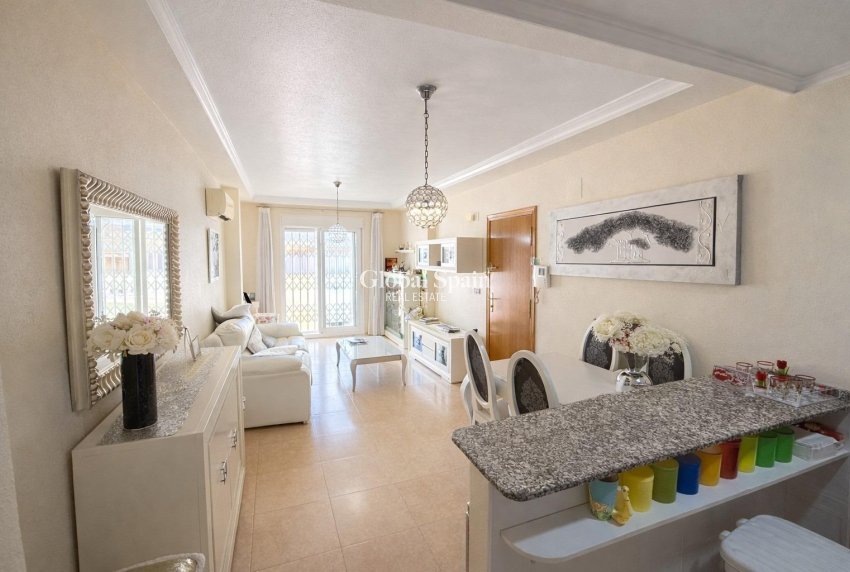 Odsprzedaż - PENTHOUSE -
TORREVIEJA - Playa del cura