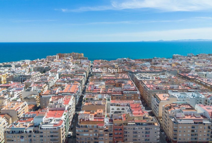 Odsprzedaż - PENTHOUSE -
TORREVIEJA - Playa del cura