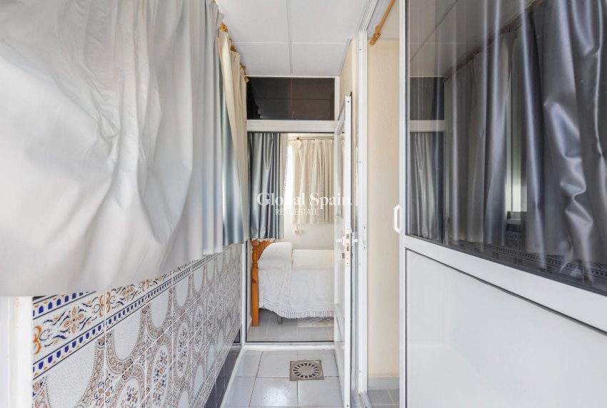 Odsprzedaż - PENTHOUSE -
TORREVIEJA - Playa del cura