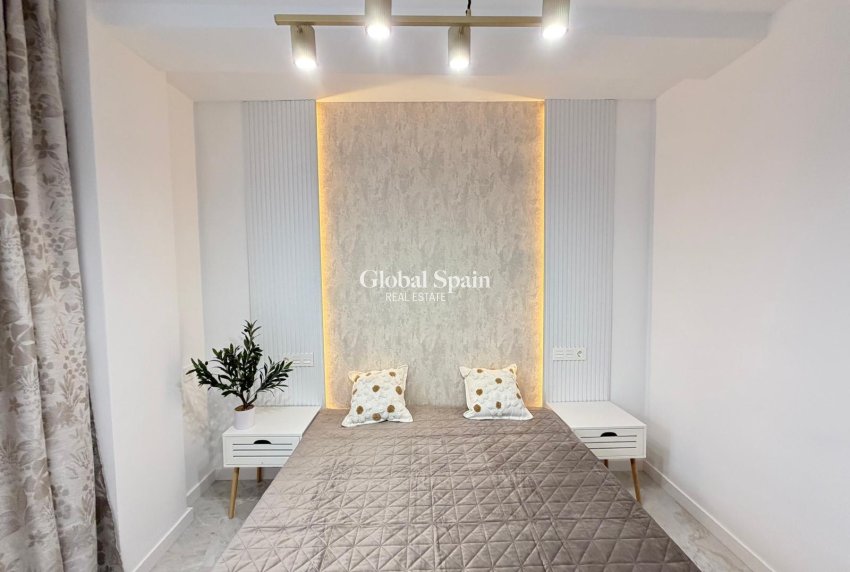 Odsprzedaż - PENTHOUSE -
TORREVIEJA - Playa del Cura