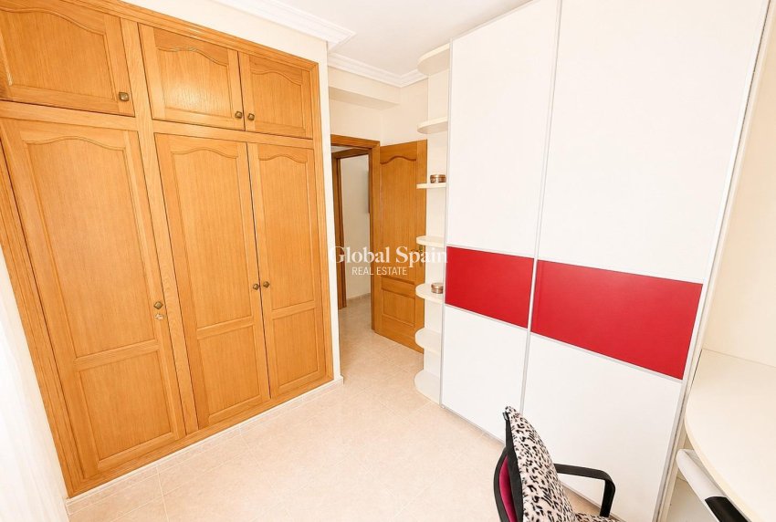 Odsprzedaż - PENTHOUSE -
TORREVIEJA - Playa del cura