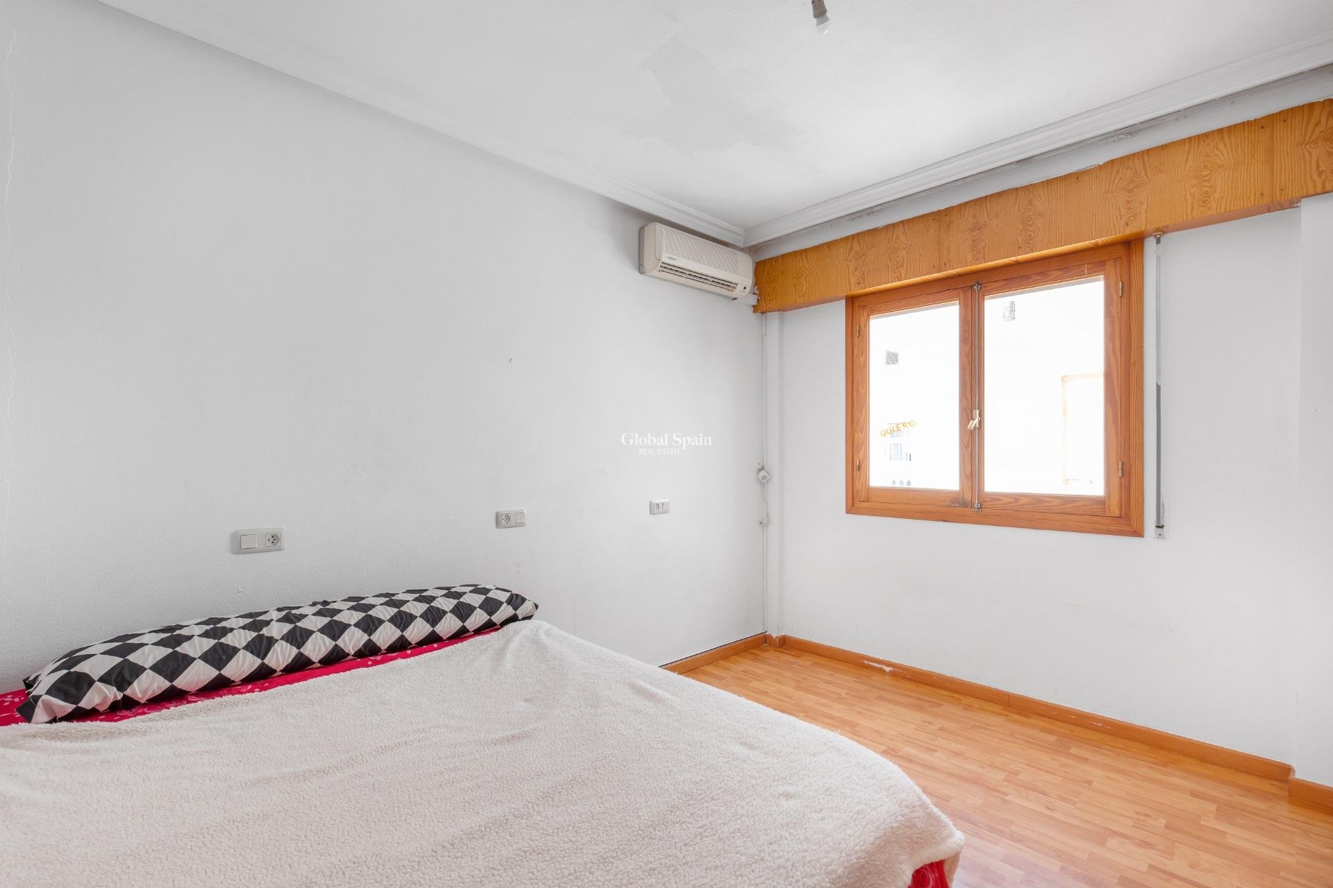 Odsprzedaż - PENTHOUSE -
TORREVIEJA - Playa del cura