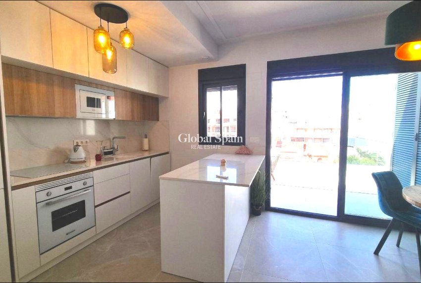 Odsprzedaż - PENTHOUSE -
TORREVIEJA - Playa del Cura