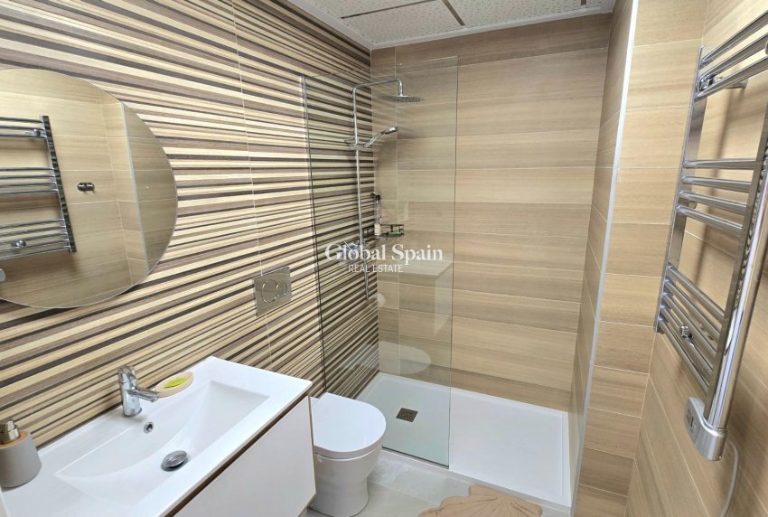 Odsprzedaż - PENTHOUSE -
TORREVIEJA - Playa del Cura