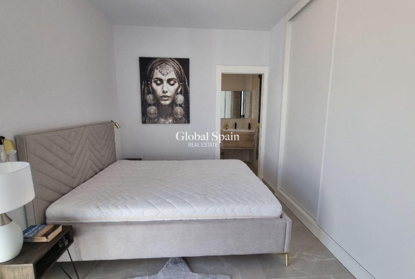 Odsprzedaż - PENTHOUSE -
TORREVIEJA - Playa del Cura