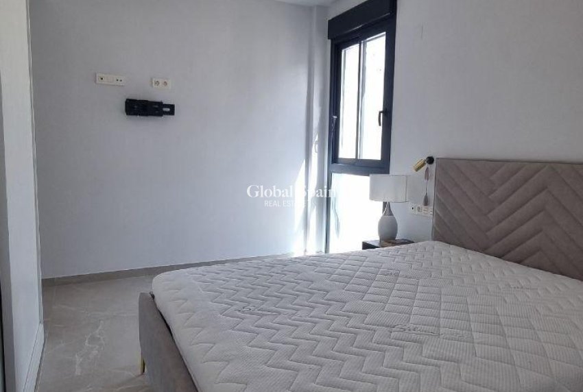 Odsprzedaż - PENTHOUSE -
TORREVIEJA - Playa del Cura