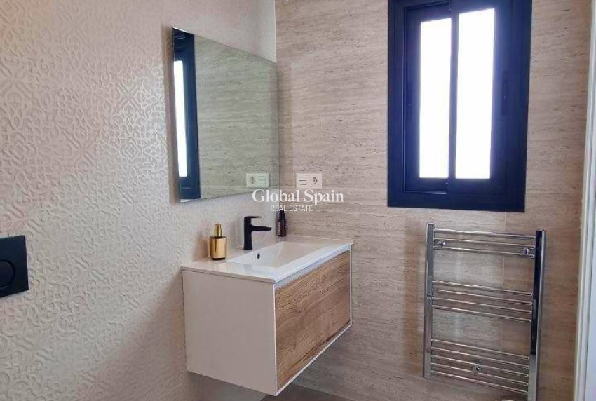 Odsprzedaż - PENTHOUSE -
TORREVIEJA - Playa del Cura