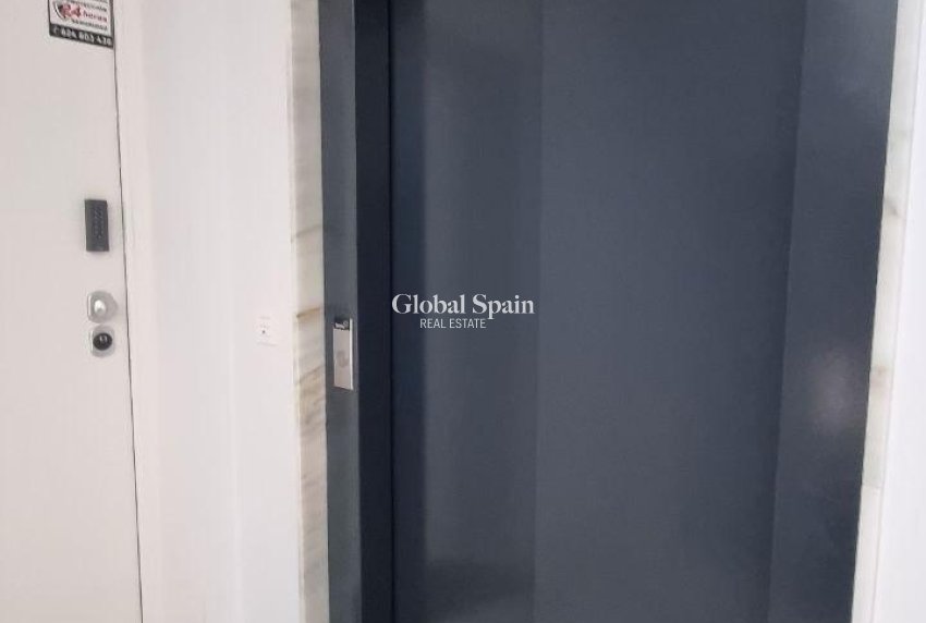 Odsprzedaż - PENTHOUSE -
TORREVIEJA - Playa del Cura