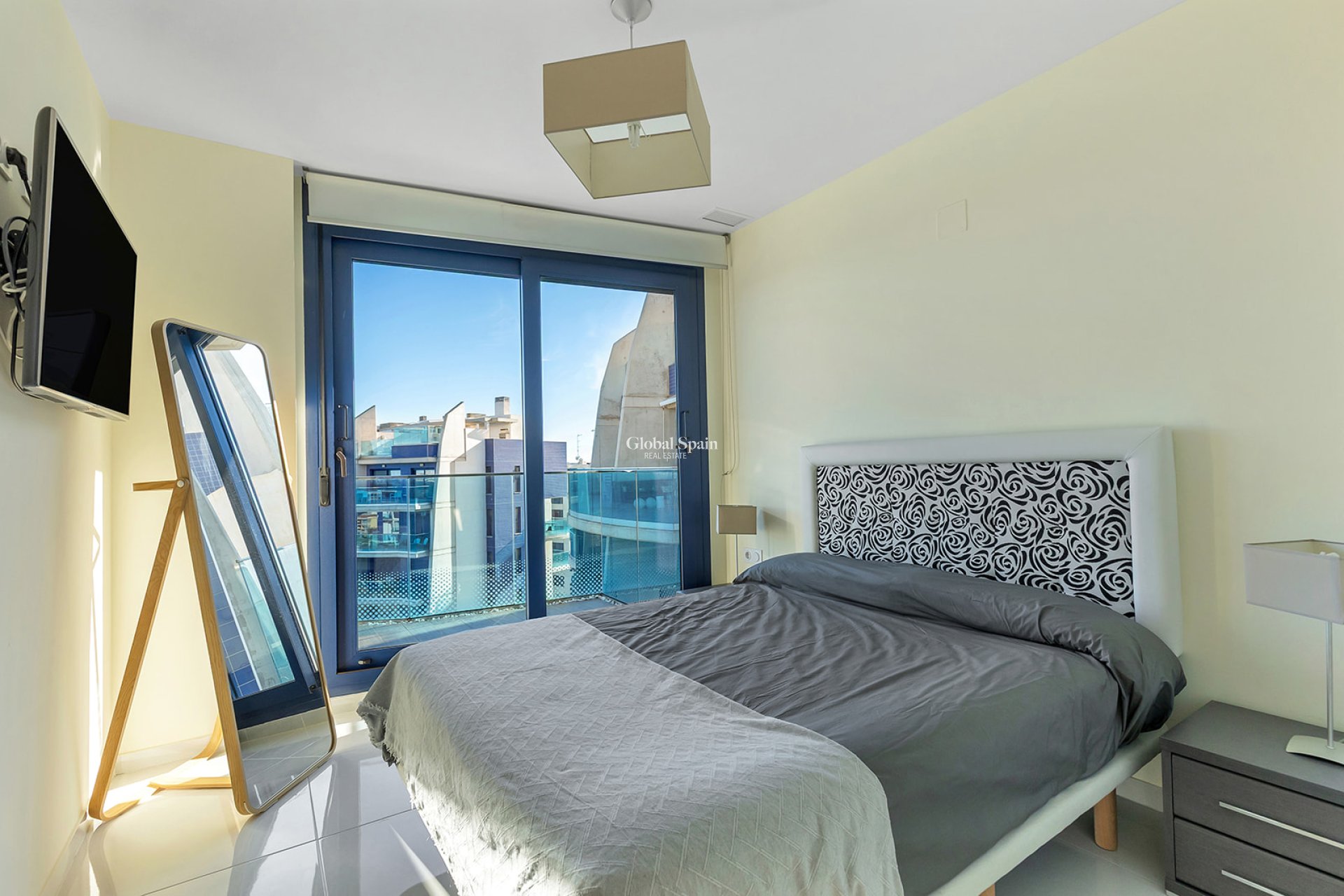 Odsprzedaż - PENTHOUSE -
TORREVIEJA - Punta Prima