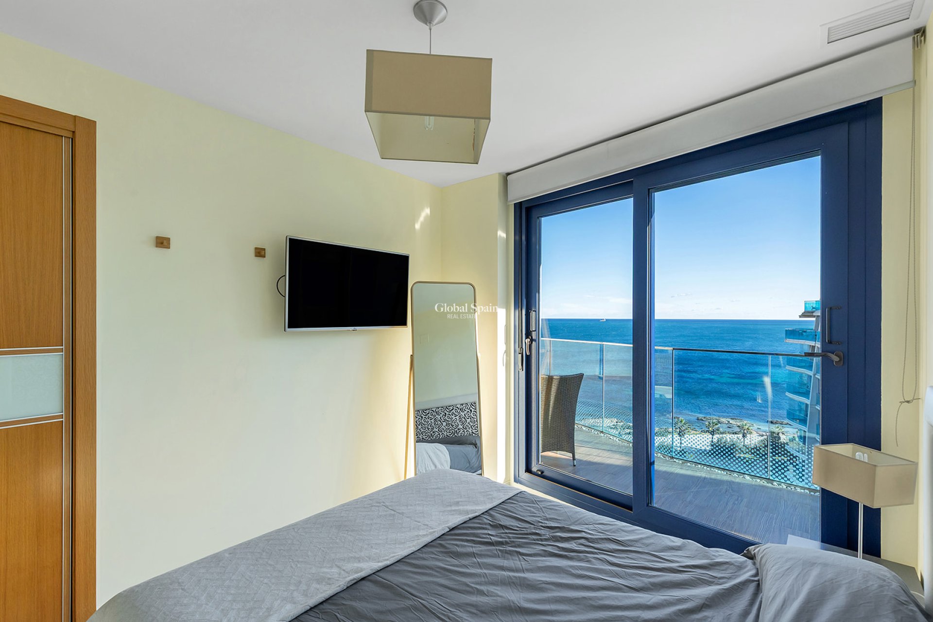 Odsprzedaż - PENTHOUSE -
TORREVIEJA - Punta Prima