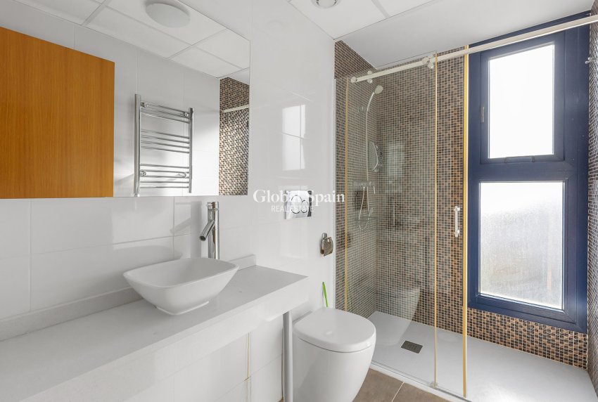 Odsprzedaż - PENTHOUSE -
TORREVIEJA - Punta Prima