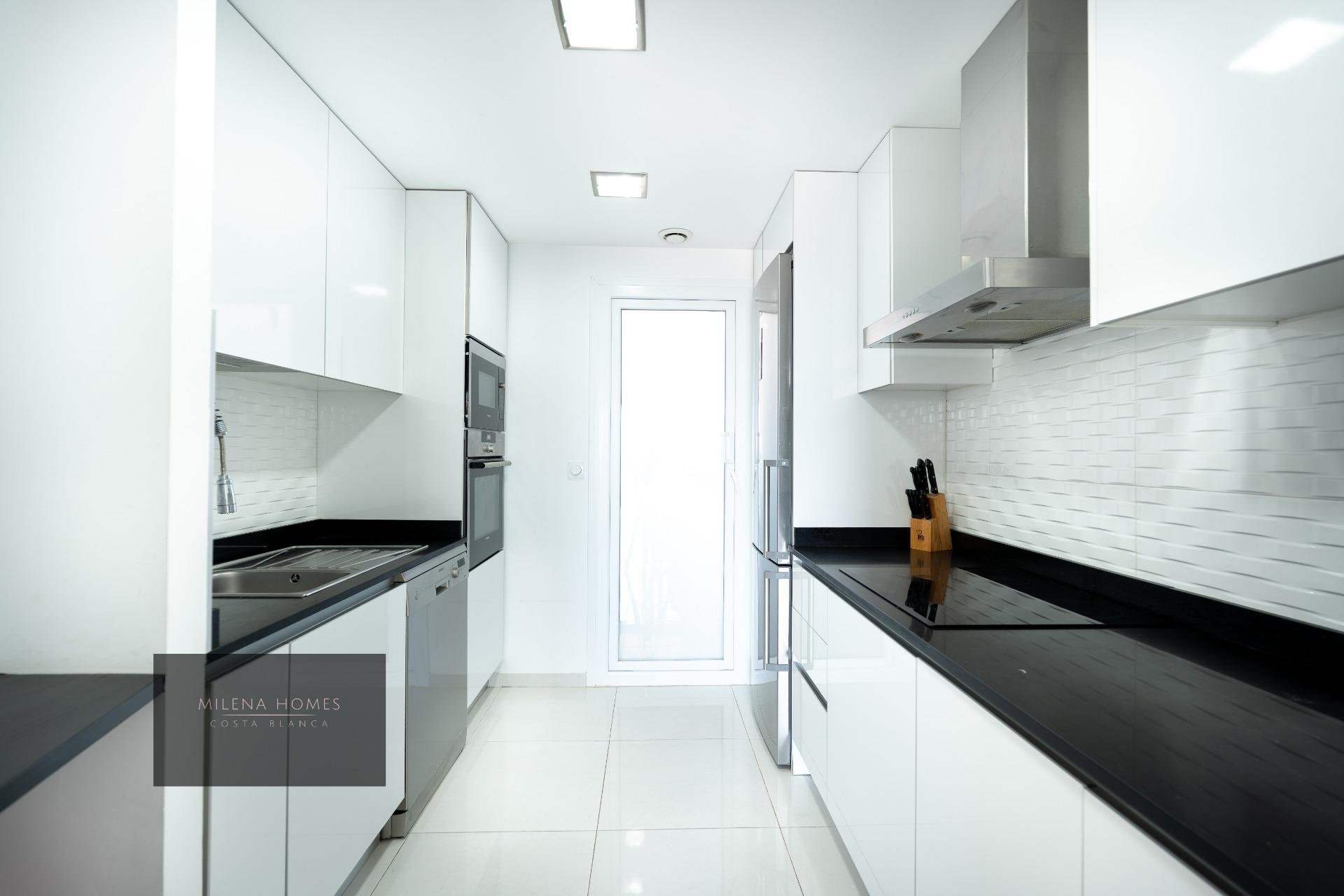 Odsprzedaż - PENTHOUSE -
TORREVIEJA - Punta Prima