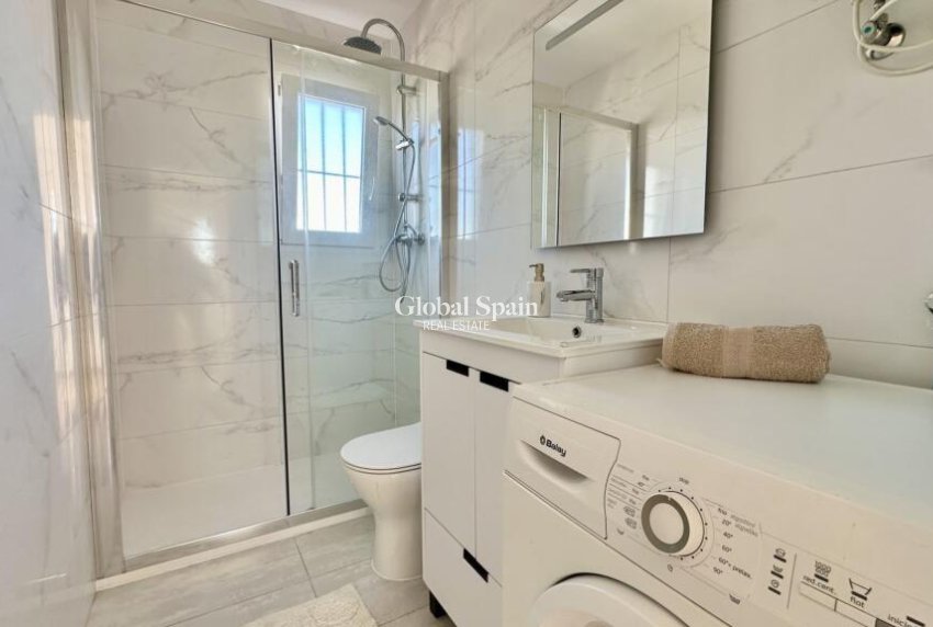 Odsprzedaż - PENTHOUSE -
TORREVIEJA - Punta Prima