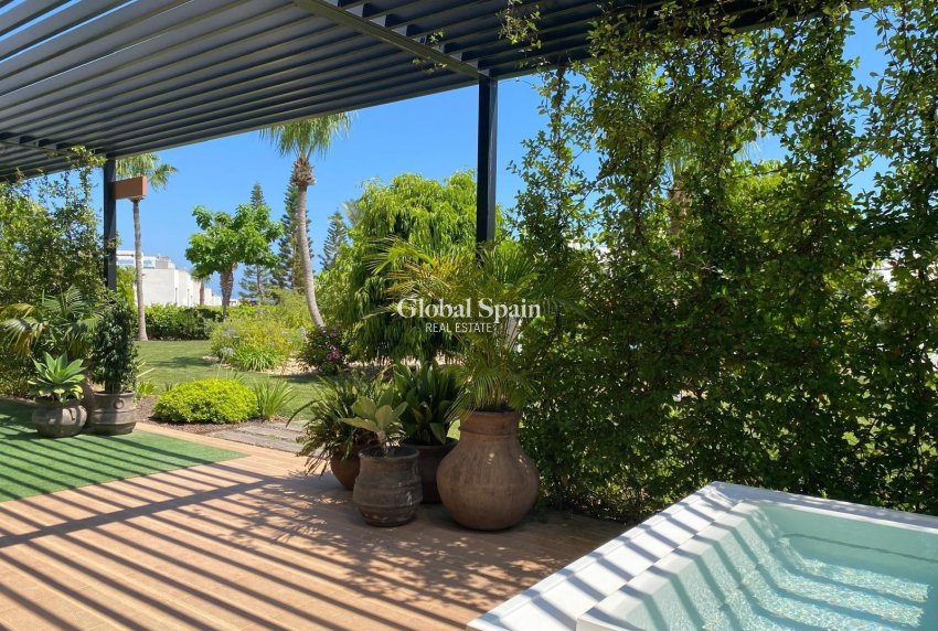 Odsprzedaż - PENTHOUSE -
TORREVIEJA - Punta Prima