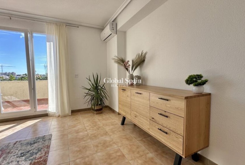 Odsprzedaż - PENTHOUSE -
TORREVIEJA - Punta Prima
