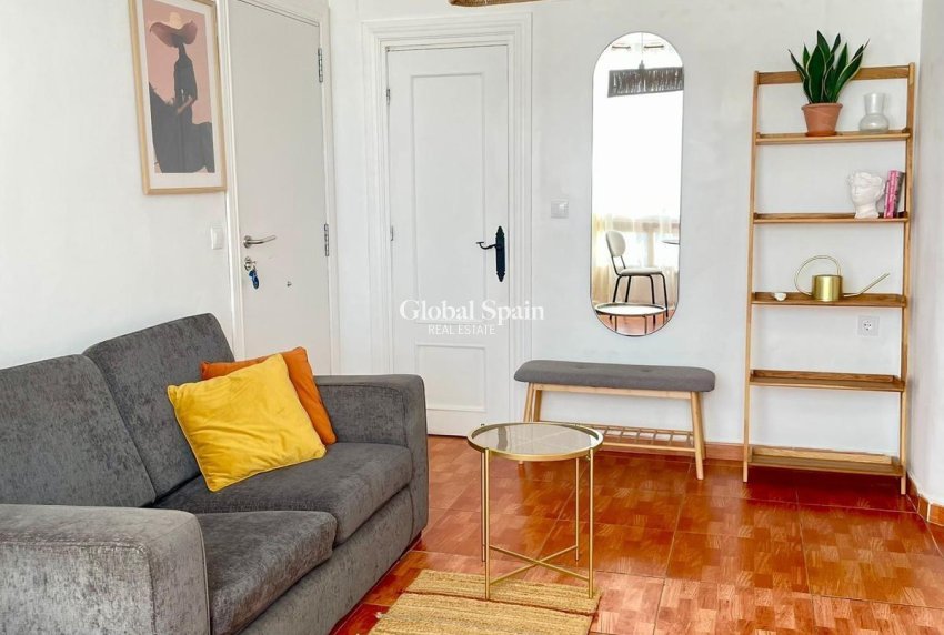 Odsprzedaż - PENTHOUSE -
TORREVIEJA - Punta Prima