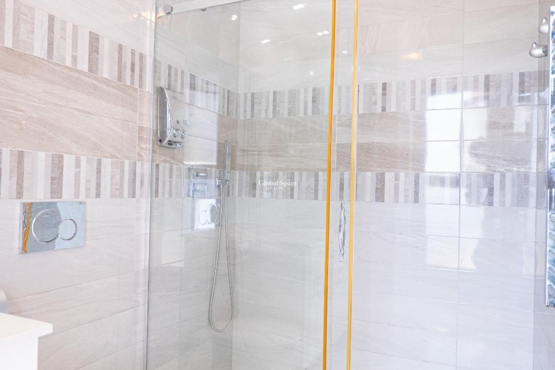 Odsprzedaż - PENTHOUSE -
TORREVIEJA - Punta Prima