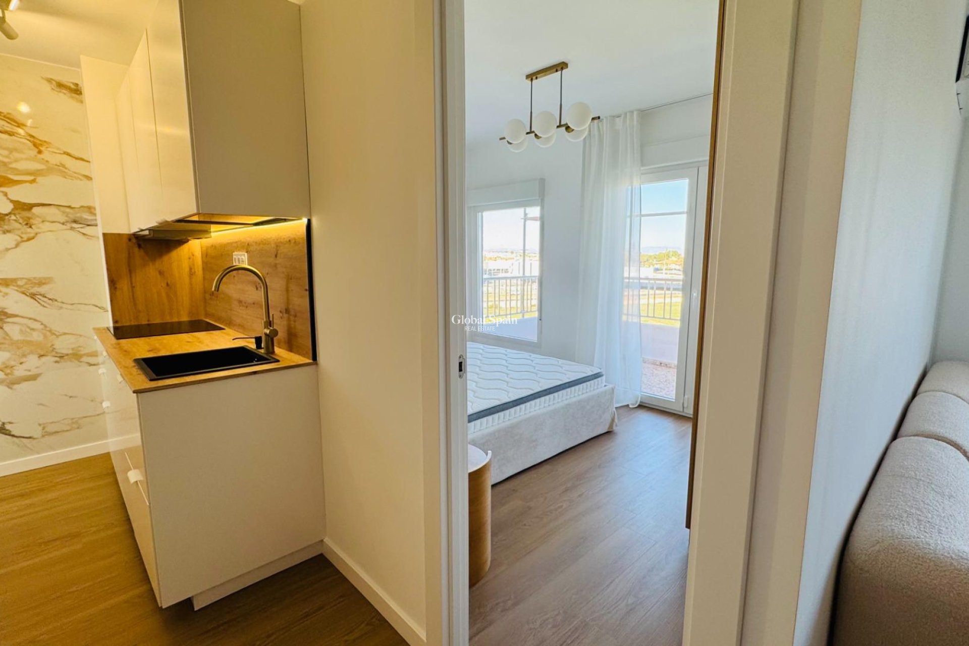 Odsprzedaż - PENTHOUSE -
TORREVIEJA - Punta Prima
