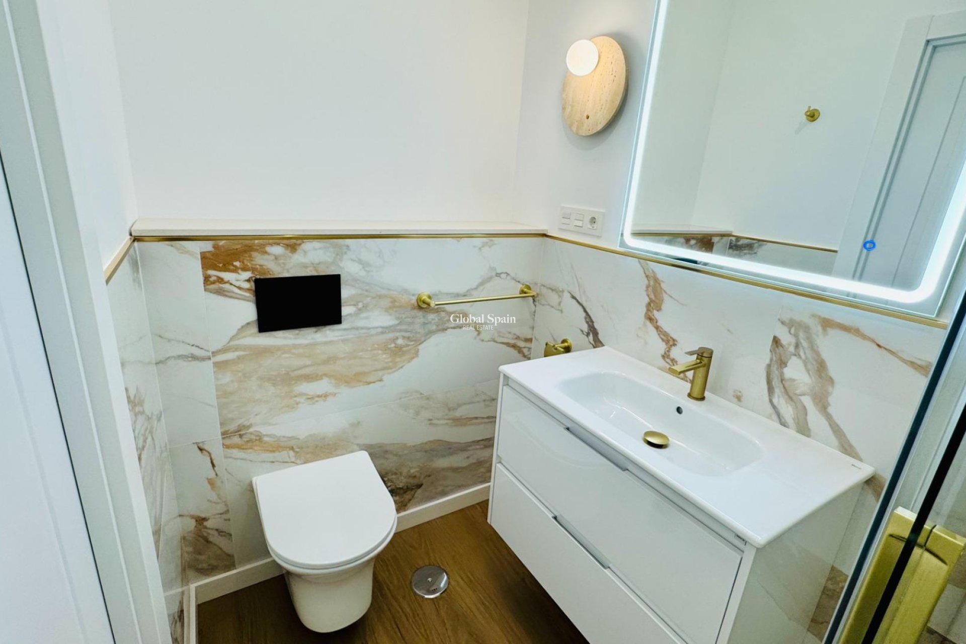 Odsprzedaż - PENTHOUSE -
TORREVIEJA - Punta Prima