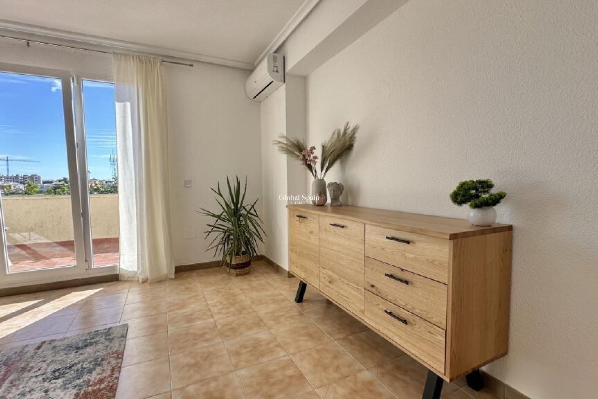 Odsprzedaż - PENTHOUSE -
TORREVIEJA - Punta Prima