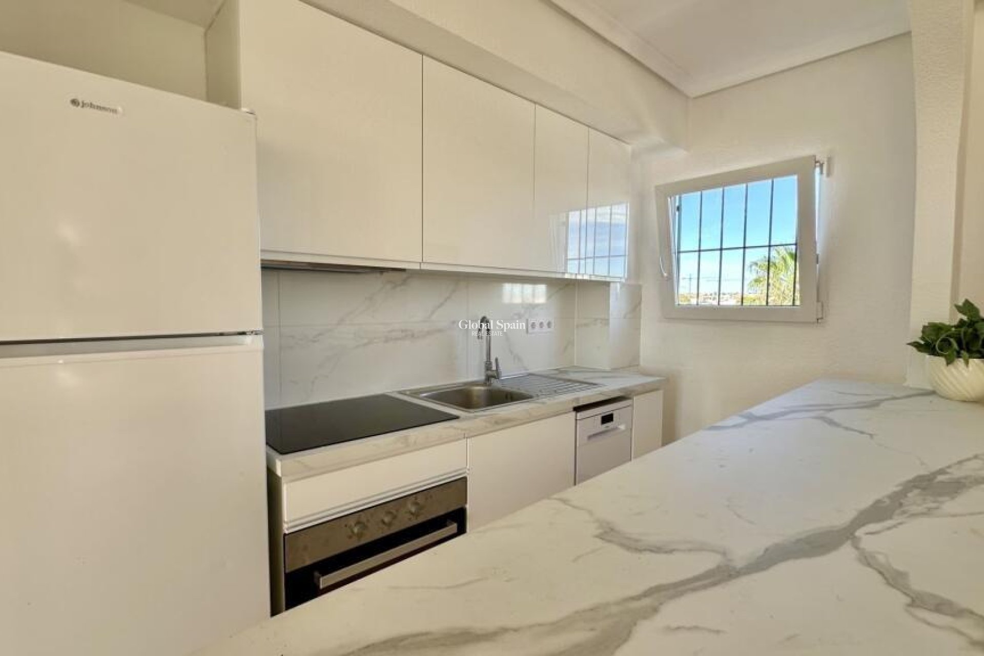 Odsprzedaż - PENTHOUSE -
TORREVIEJA - Punta Prima