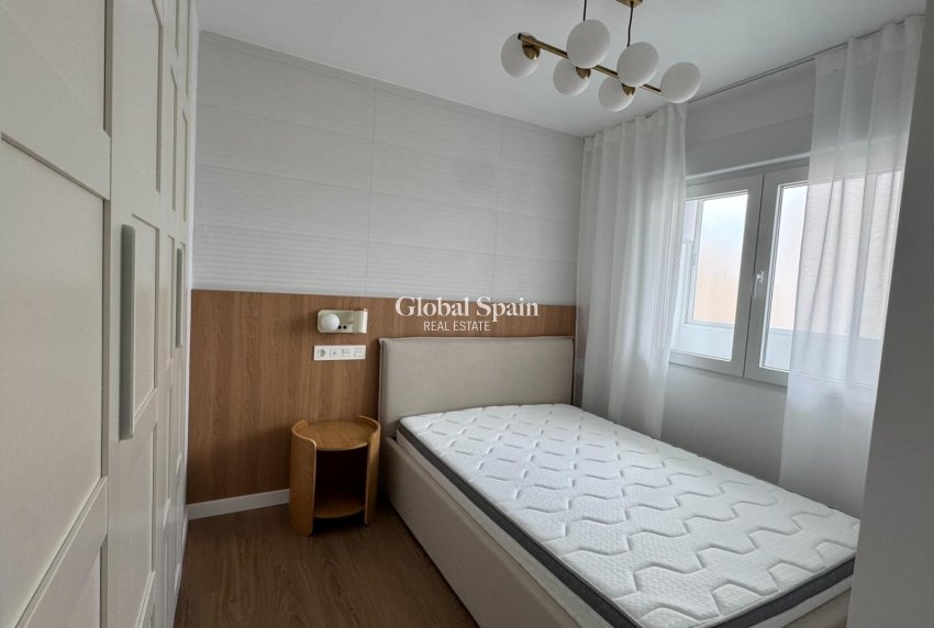 Odsprzedaż - PENTHOUSE -
TORREVIEJA - Punta Prima