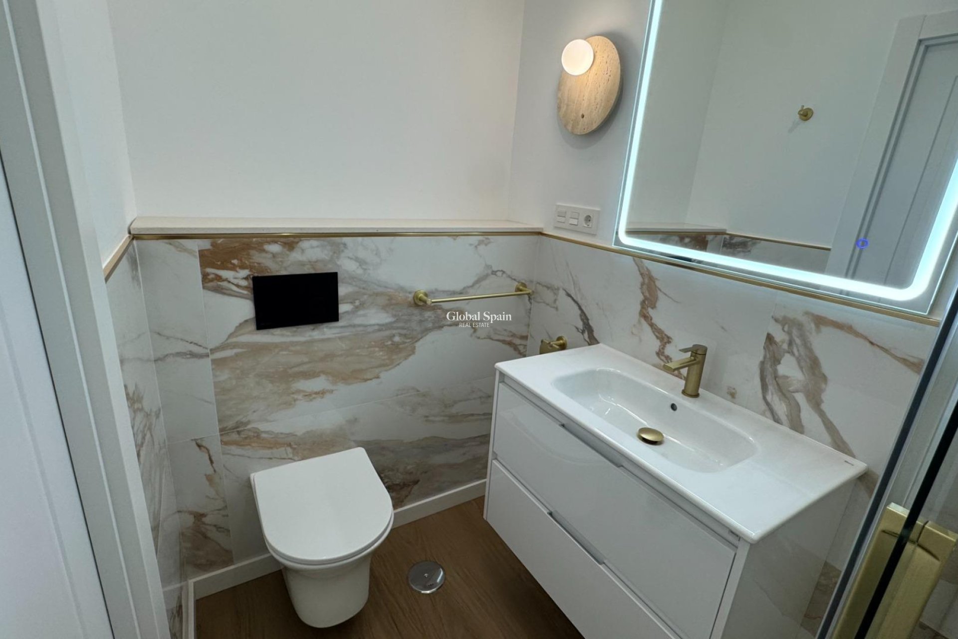 Odsprzedaż - PENTHOUSE -
TORREVIEJA - Punta Prima