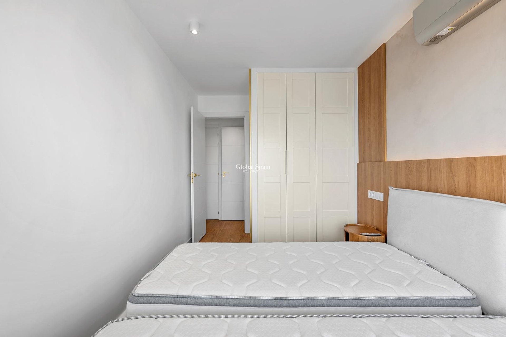 Odsprzedaż - PENTHOUSE -
TORREVIEJA - Punta prima