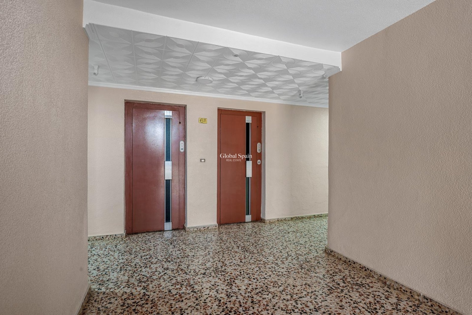 Odsprzedaż - PENTHOUSE -
TORREVIEJA - Punta prima