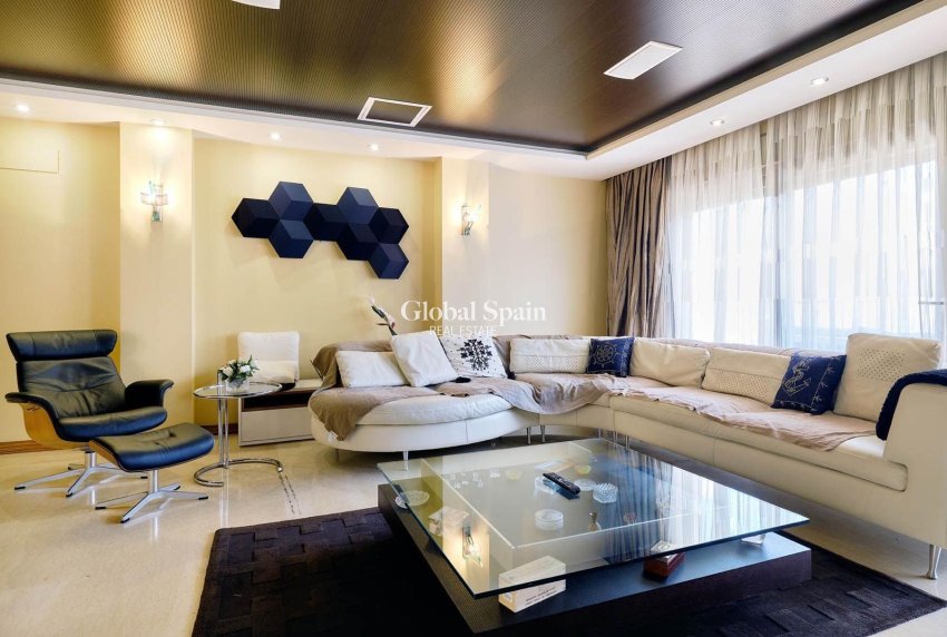 Odsprzedaż - PENTHOUSE -
TORREVIEJA - Torrevieja