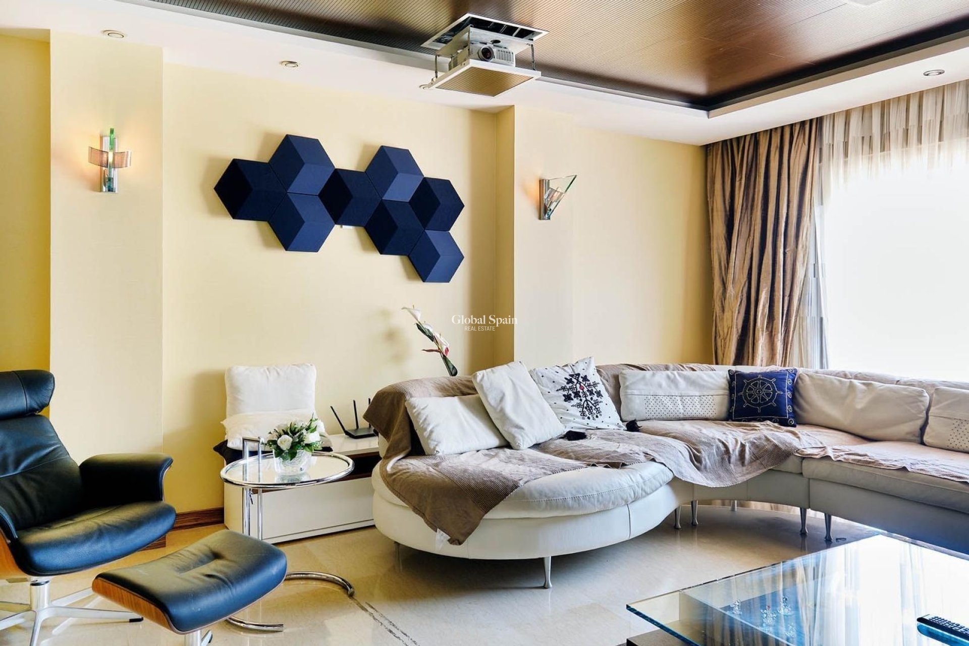 Odsprzedaż - PENTHOUSE -
TORREVIEJA - Torrevieja