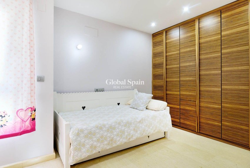 Odsprzedaż - PENTHOUSE -
TORREVIEJA - Torrevieja