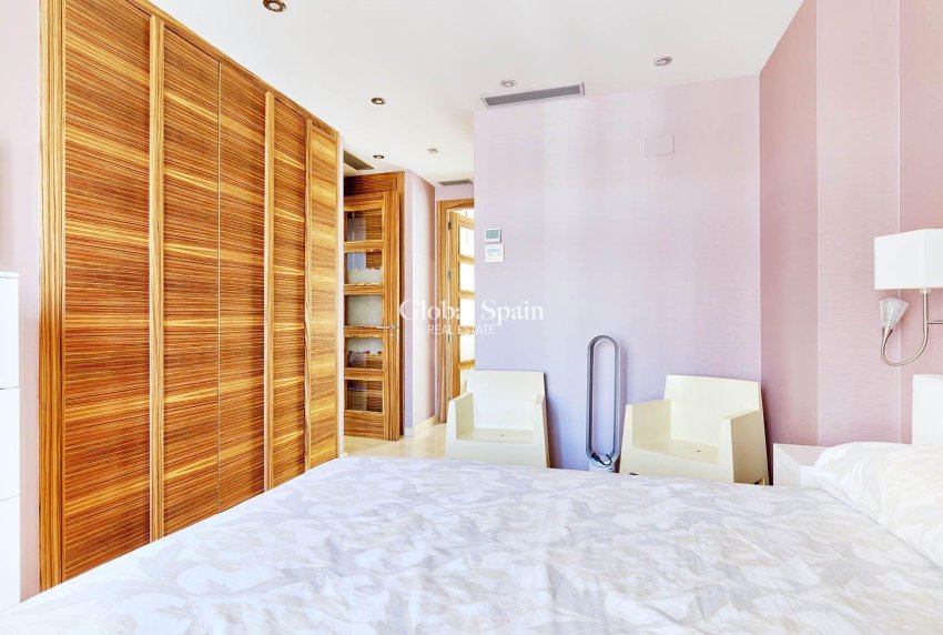 Odsprzedaż - PENTHOUSE -
TORREVIEJA - Torrevieja