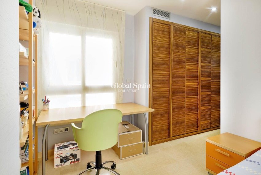 Odsprzedaż - PENTHOUSE -
TORREVIEJA - Torrevieja