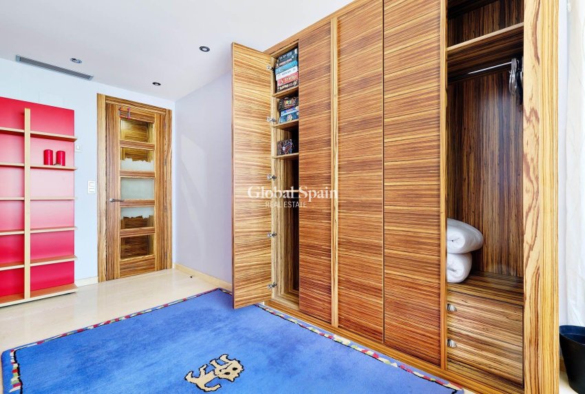 Odsprzedaż - PENTHOUSE -
TORREVIEJA - Torrevieja