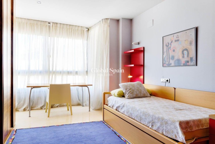 Odsprzedaż - PENTHOUSE -
TORREVIEJA - Torrevieja
