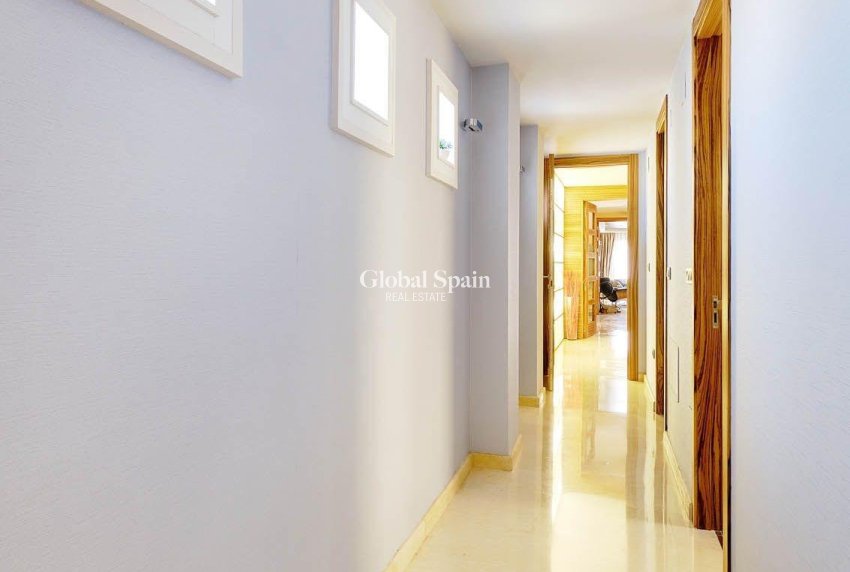 Odsprzedaż - PENTHOUSE -
TORREVIEJA - Torrevieja