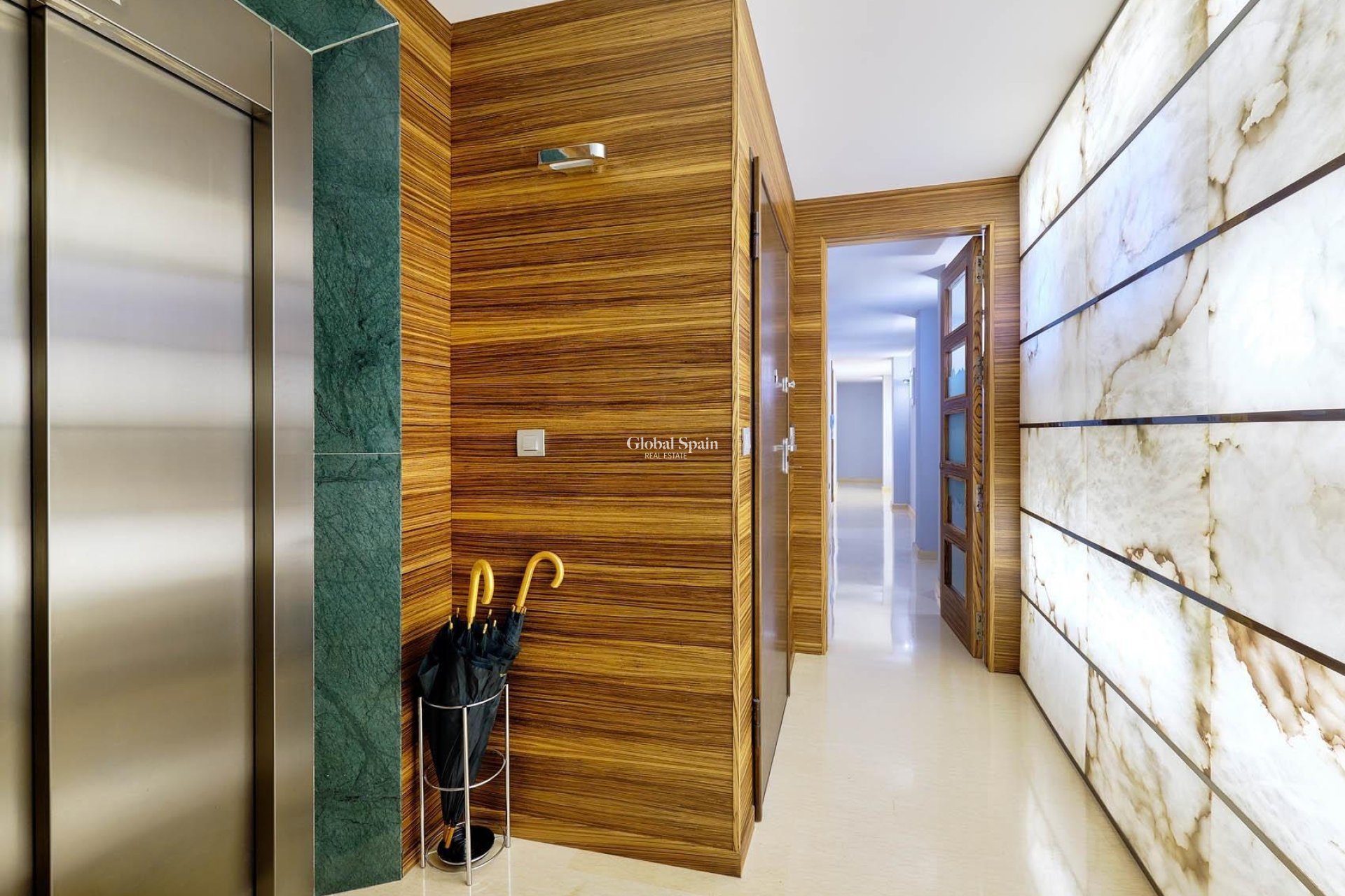 Odsprzedaż - PENTHOUSE -
TORREVIEJA - Torrevieja