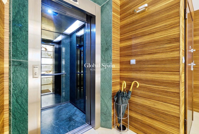 Odsprzedaż - PENTHOUSE -
TORREVIEJA - Torrevieja