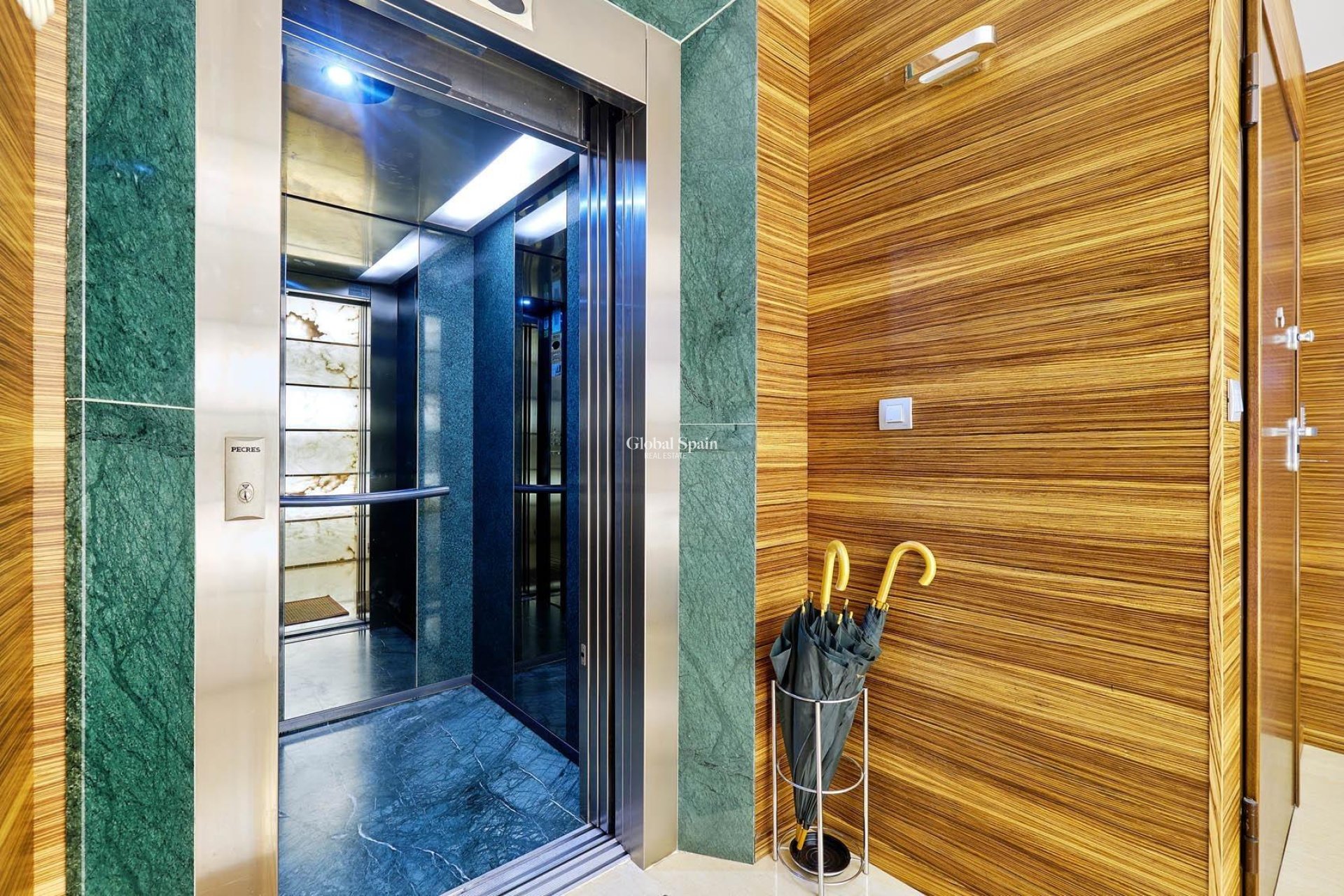 Odsprzedaż - PENTHOUSE -
TORREVIEJA - Torrevieja