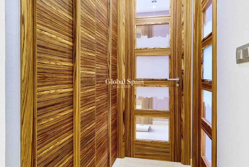 Odsprzedaż - PENTHOUSE -
TORREVIEJA - Torrevieja