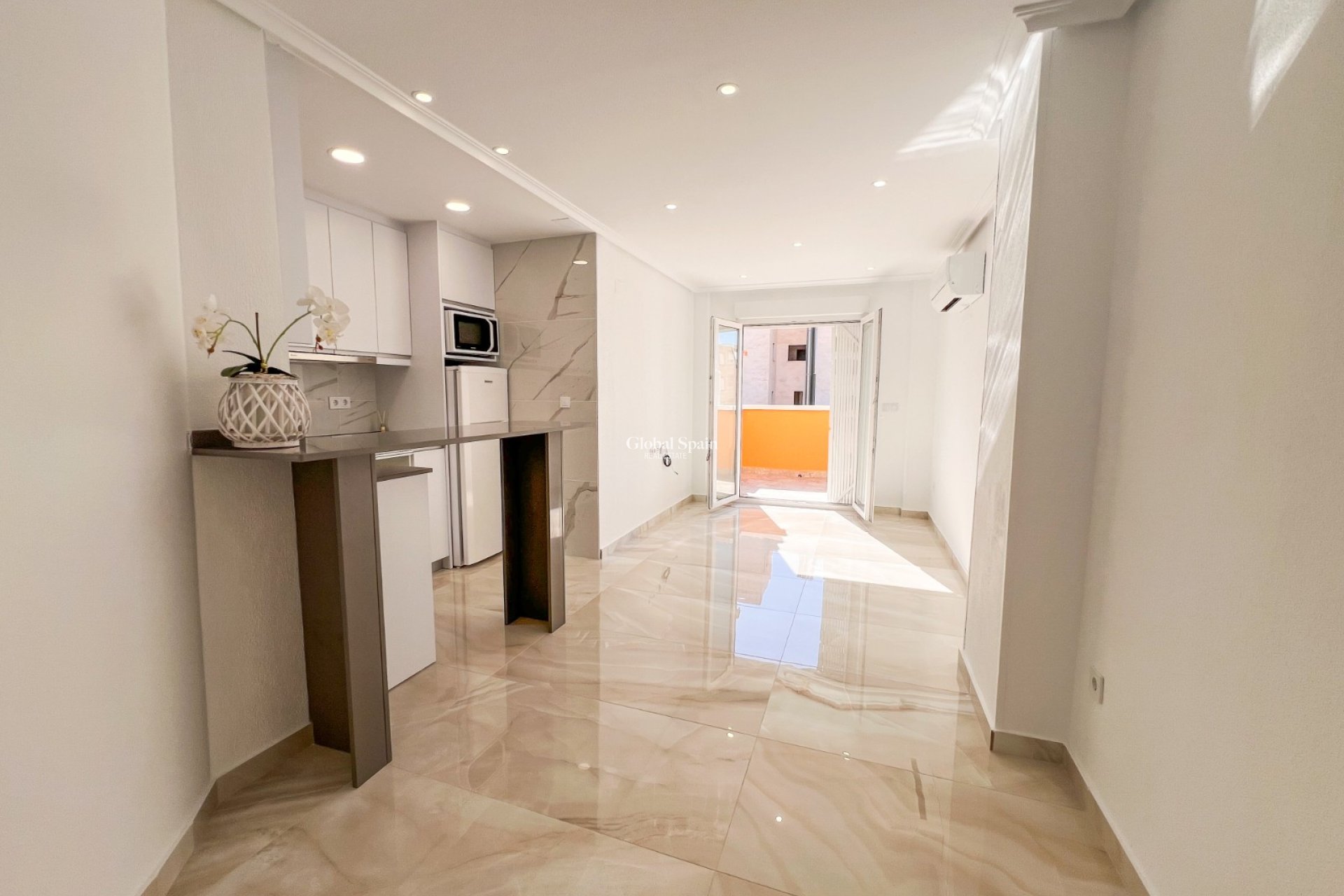 Odsprzedaż - PENTHOUSE -
TORREVIEJA - Torrevieja