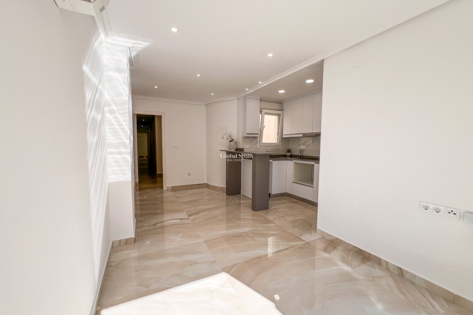Odsprzedaż - PENTHOUSE -
TORREVIEJA - Torrevieja