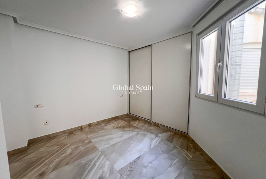 Odsprzedaż - PENTHOUSE -
TORREVIEJA - Torrevieja