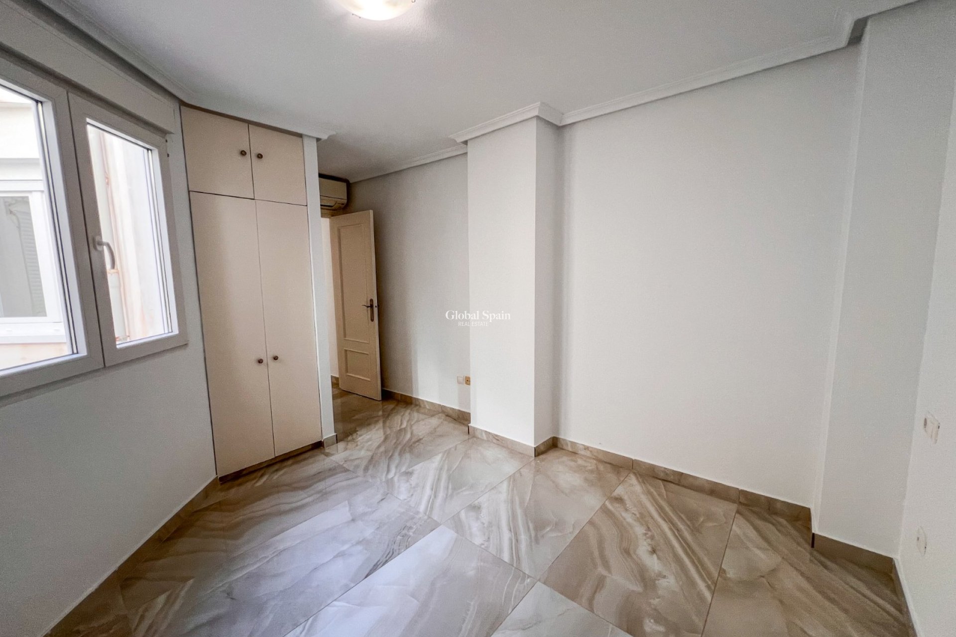 Odsprzedaż - PENTHOUSE -
TORREVIEJA - Torrevieja