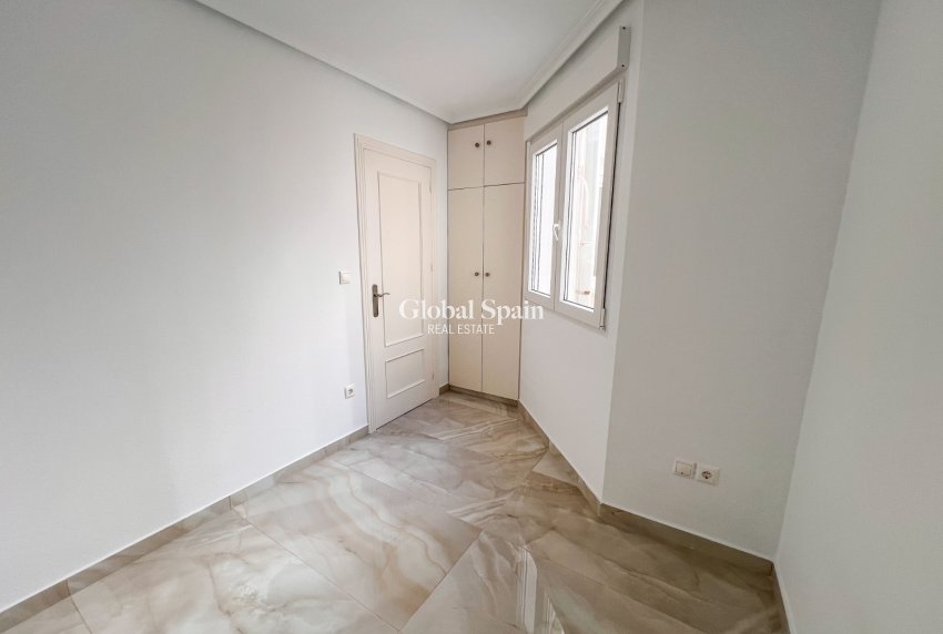 Odsprzedaż - PENTHOUSE -
TORREVIEJA - Torrevieja