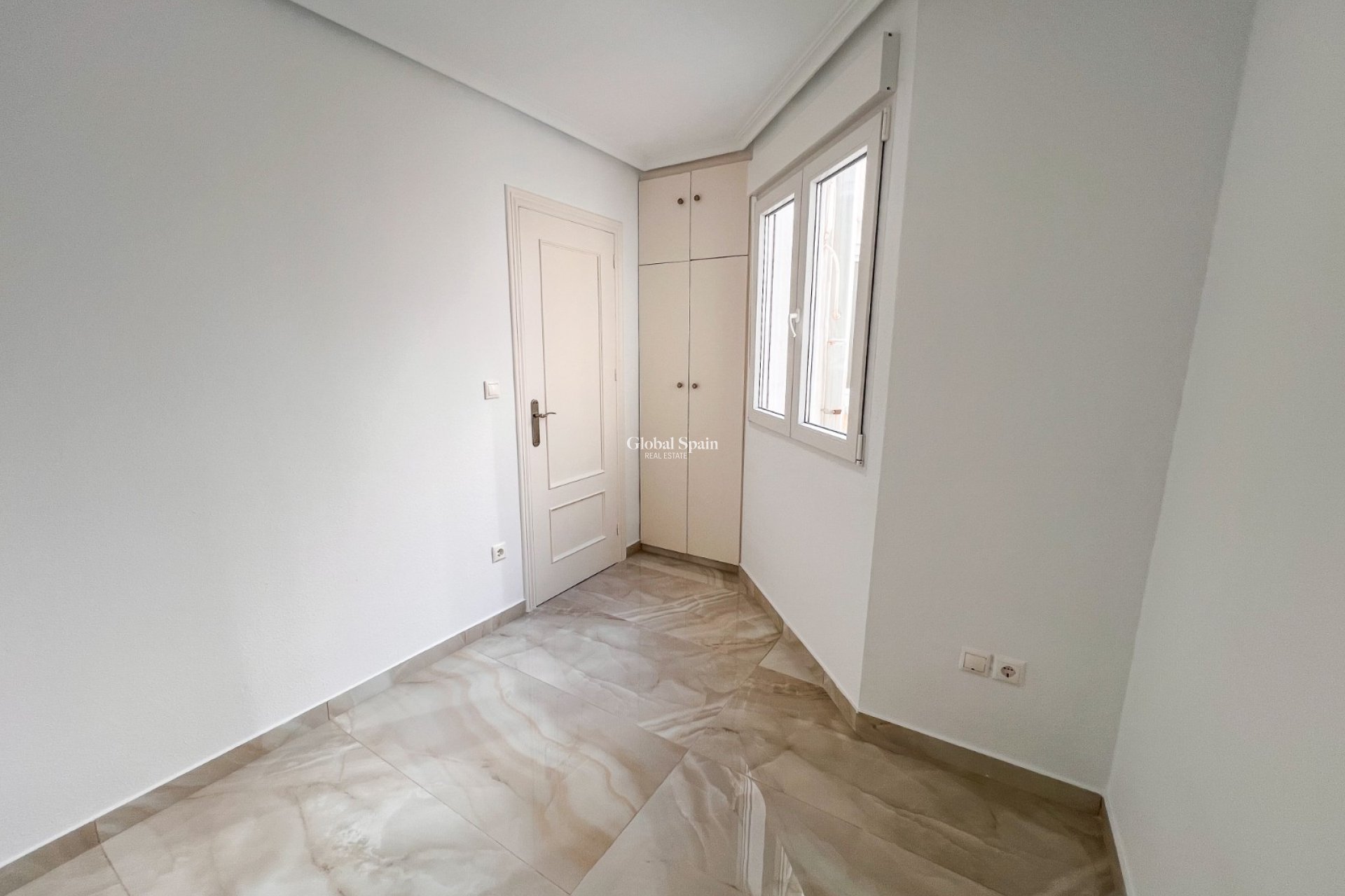 Odsprzedaż - PENTHOUSE -
TORREVIEJA - Torrevieja