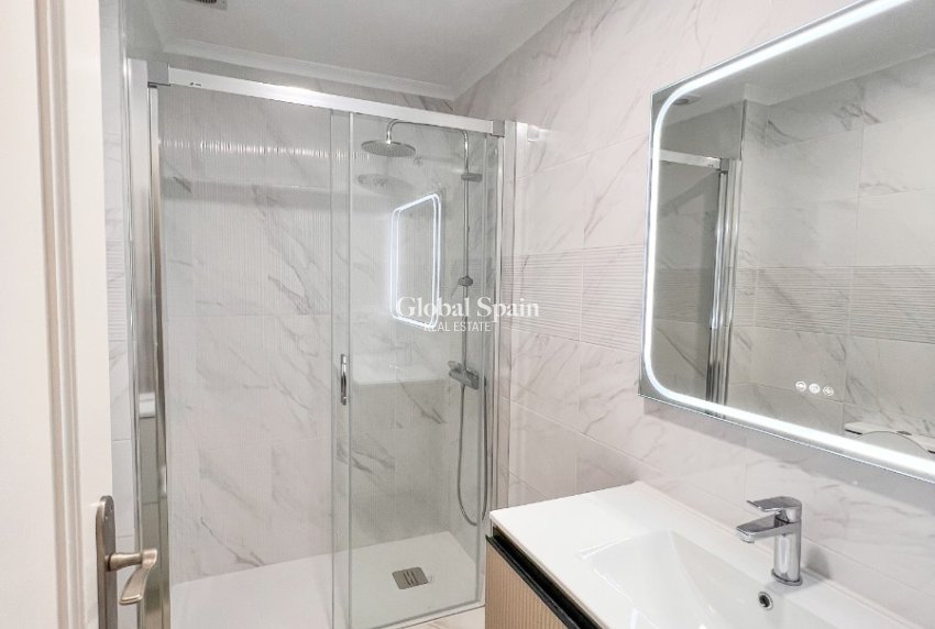 Odsprzedaż - PENTHOUSE -
TORREVIEJA - Torrevieja